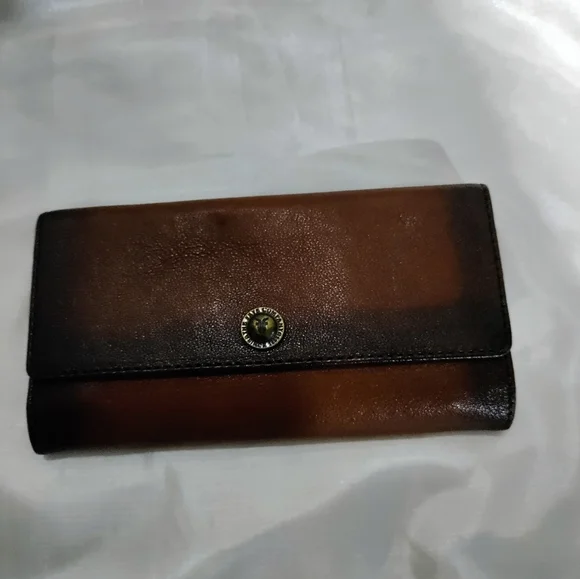 Frye warm chocolate brown leather zippered pocket card slots wallet